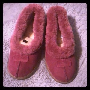 NWOT Ugg Rylan slippers